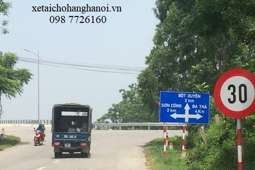 Xe tải chở hàng tại huyện Mỹ Đức– Hà Nội
