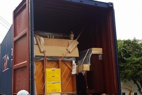 vận chuyển hàng hóa bằng xe tải